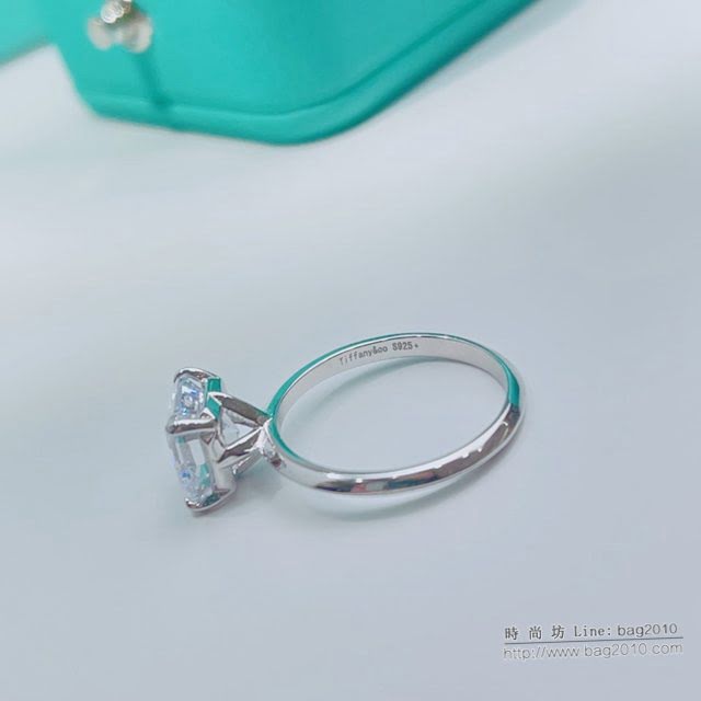 Tiffany純銀飾品 蒂芙尼女士專櫃爆款方鑽四爪鑲嵌戒指  zgt1770